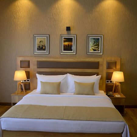 Belmont Boutique Hotel - Free Airport Shuttle Service نيجومبو الغرفة الصورة