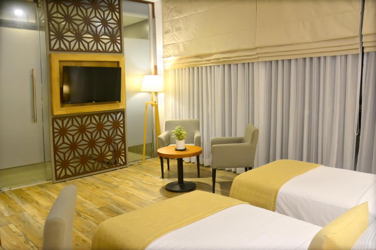 Belmont Boutique Hotel - Free Airport Shuttle Service نيجومبو المظهر الخارجي الصورة