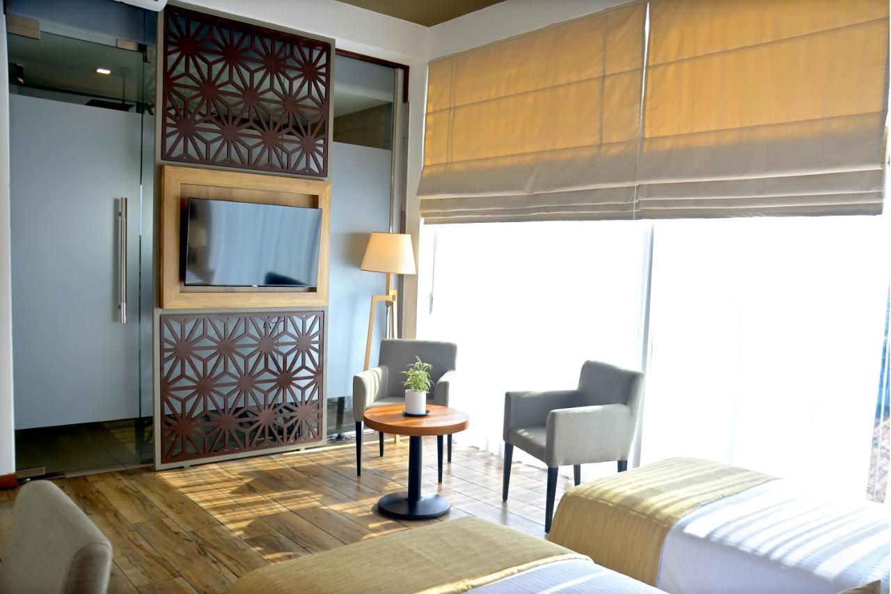 Belmont Boutique Hotel - Free Airport Shuttle Service نيجومبو الغرفة الصورة